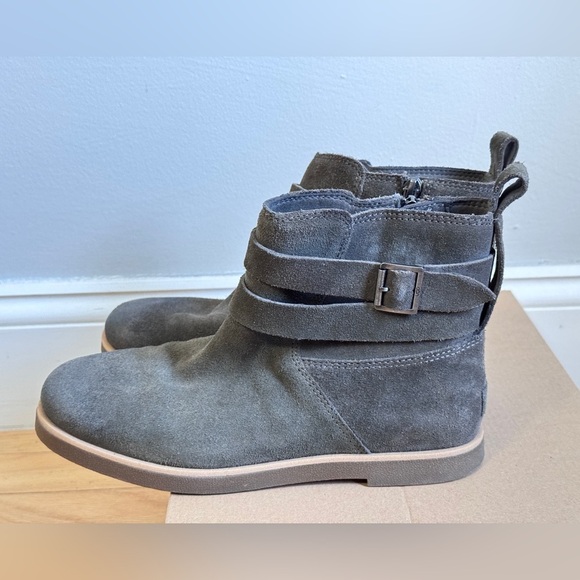UGG Women’s Josefene Ankle Slate Boot in 7.5 - Picture 12 of 13